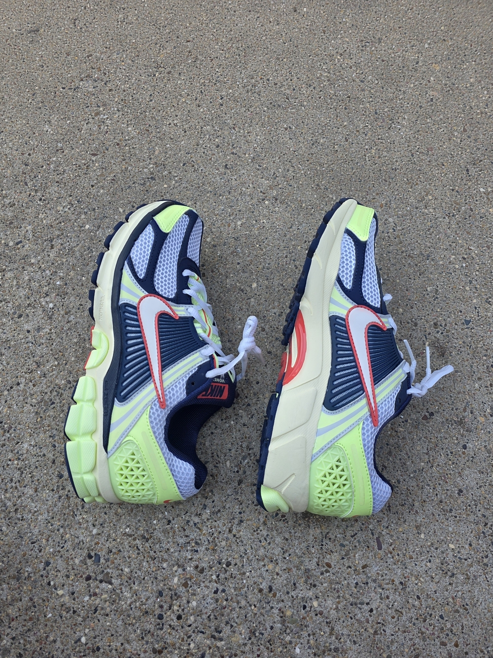 Nike Zoom Vomero 5 sneakers Men 7 Women 8.5 (40) - Picture 9 of 12